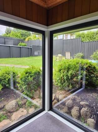 Corner windows